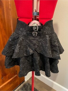 Black Floral Embossed Double-Buckle Ruffle Mini Skirt